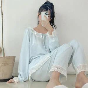 [하프클럽/]힌아니 크루넥 여성 펀칭디테일 캐주얼 프릴장식 라운지웨어 파