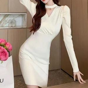 [하프클럽/]홀터넥 끈 긴팔 니트 어깨 퍼프 크림색 미니 원피스 캐주얼