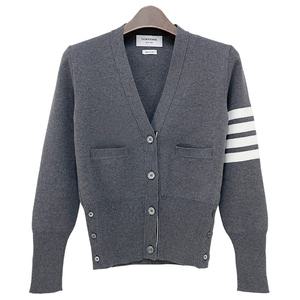 [더팩토리] 24FW 톰브라운 여성 밀라노 스티치 사선 완장 4 바 가디건 / 미드 그레이 (FKC207A 00219 035)