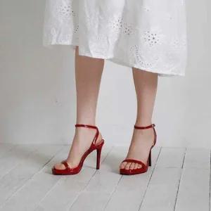 굽높이11cm 에나멜 여성 하이힐 슬링백샌들 슬링백샌들 여름샌들 하이힐샌들