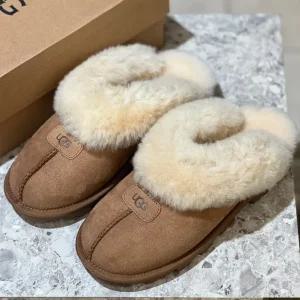 [AK플라자] [어그] 25F/W 여성 시그니처 코케트 슬리퍼 1665303522 체스트넛