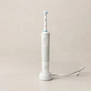 오랄비 전동칫솔 D100 바이탈리티 크로스액션 화이트