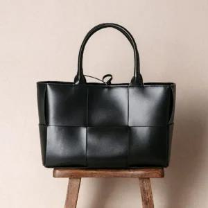 토트백 빅 가죽 위빙 포인트 스퀘어 가방 블랙