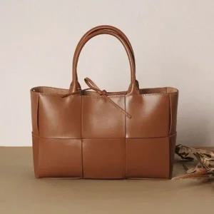 토트백 빅 가죽 위빙 포인트 스퀘어 가방 탄