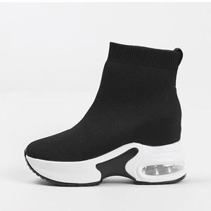 [더힐슈즈] 에어 키높이 여성 스판 삭스 부츠 슬립온 스니커즈 5.5cm sjperu423