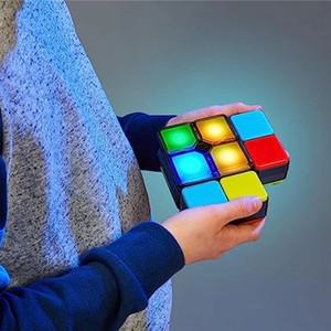 Oonies Flipslide 게임 전자 휴대용 | 뒤집고 색상을 일치시켜 시간을 이길 수 있습니다 - 4가지 모드 멀티