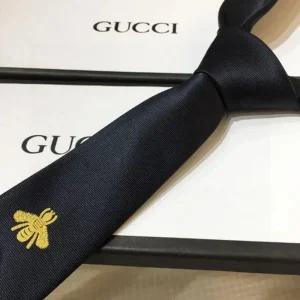 구찌 벌 패턴 100프로 실크 넥타이 블랙
