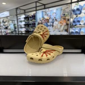 [크록스] 크록스 클래식 번지코드 클로그 210393-0HY 세서미 베이지