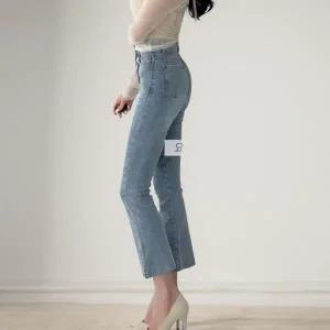 [하프클럽/]여성용 심플한 연청색 하이웨스트 세미부츠컷 청바지