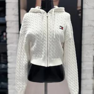 타미진스 배지 케이블 후드 가디건 T32F0KCD31TWT1