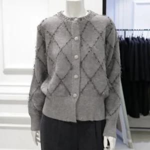 린 큐빅 버튼 아가일 자수 가디건 LCCDPK6400