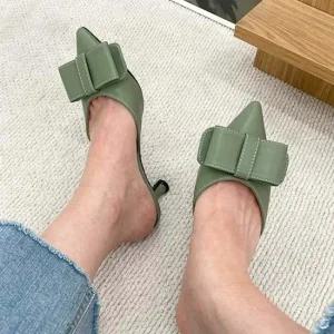 인기상품 슬리퍼 형 구두 리본 뮬 힐 여성 봄 데이트 룩 코디 [WFJIX6X_251115]