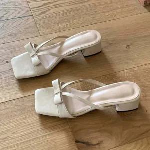 인기상품 웨딩 슈즈 여름 여성 구두 리본 스트랩 슬리퍼 샌들 [WFJIX74_251115]