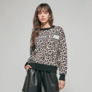 [제시뉴욕] 23fw 호피무늬 로고 디테일 풀오버 (MD95NRKO5440-멀티)