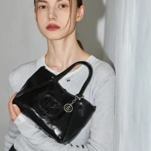 [헤지스](대구신세계)블랙 로고배색 가죽 미니토트백 HIWA5E550BK