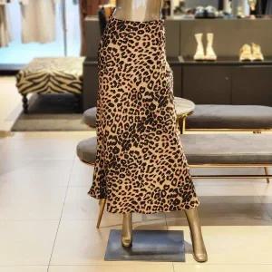 BFW5PNSP9030_속밴딩 레오파드 새틴 롱스커트