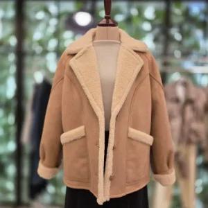 듀엘 에코퍼 소매셔링 루즈핏 무스탕 점퍼 L244PSG754