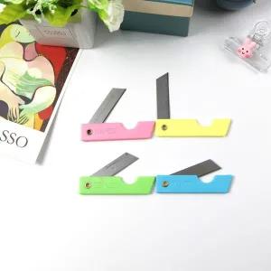 [셀러에이드]소형 플라스틱 문구 접이식 미니 휴대용 칼 1P