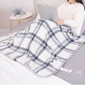 [제이큐]극세사 어깨 똑딱이 담요 망토 무릎담요 사무실 차량 ms1336