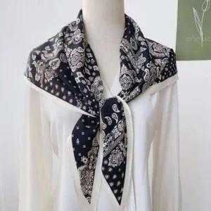 [애슬릿] 실크 스카프 여성 겨울 간절기 미니 쁘띠 삼각 반다나 목