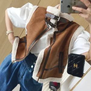 투벨티드 하이넥 뽀글이 양털 페이크 스웨이드 무스탕 세미크롭 집업 조끼베스트 (3color)