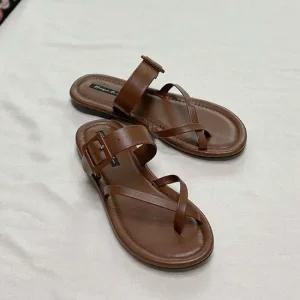 인기상품 여름슬리퍼 가죽 엄지쪼리 여름신발 데일리 플랫슬리퍼 발편한 [WFJHJOA_251110]