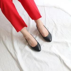 [아우트]여성 데일리 구두 블랙 면접 미들힐