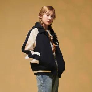 [에꼴리에] 여자 가을이월 후드탈착 카라 바시티 점퍼(25A0151)