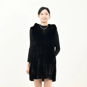 우진모피(WJ) 코펜하겐 퍼 휘메일 블랙 후드 롱밍크베스트(2026) 국내생산 본사직영