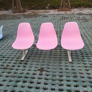 지하철역 기차역 대기석 의자 벤치 손님 없는 버스정류장 입구 병원 손님석 매트 레드 야외