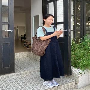 우드버튼 진청 데님 포켓 멜빵 원피스 (one color)