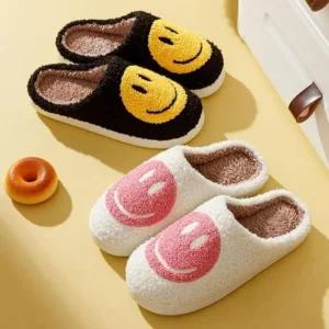 [라일리] Rly 양털 겨울 털실내화 거실화 털슬리퍼 스마일실내화