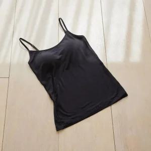 [피커]모달 캐미솔 브라탑 캡내장 노와이어