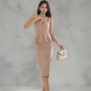 [다잇템] 여성 트임 프릴 중간 글램룩 슬리브리스 페플럼 길이 슬림 원피스