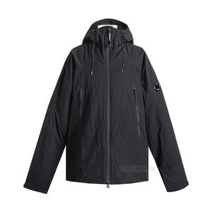 [롯데백화점]CP컴퍼니 23FW 남성 15CMOW025A 004117A 999 렌즈 와펜 자켓 점퍼 블랙