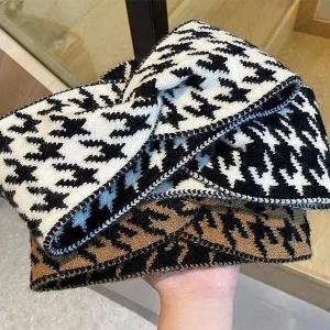 [하프클럽/셀러허브_여성트랜드패션]체크패턴 오피스룩머리띠 넓은 꼬임