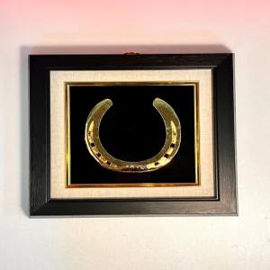 거실풍수인테리어 실제 말이 착용한 행운을 가져다주는 고품격 황금 말편자 액자