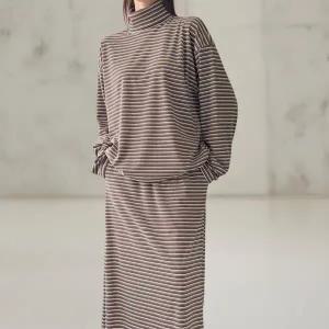 [신세계라이브쇼핑][옷자락] 여성 빅사이즈 스트라이프 폴라티 기모 롱스커트 세트