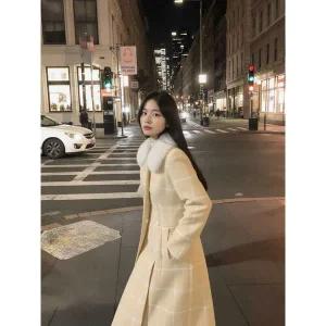 [하프클럽/에고이스트]다크 옐로우 울 탈부착 폭스퍼 슬림핏 코트 EN4WC061