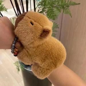 동네일등 선물 카피바라팔찌 털 애착 카피바라손목인형 귀여운인형 봉제 동물