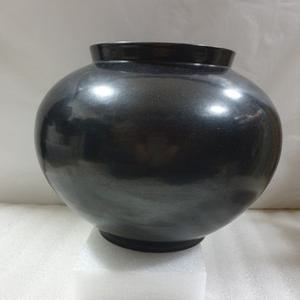 동양앤틱~구하기힘든 검정 달항아리 도자기 장식품 수집 취미 골동 진품 명품 길운의상징 흑유자기 높은가격
