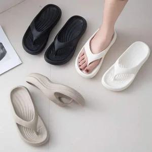 [에이치플러스몰]푹신한 여성 경량 쿠션 슬리퍼 쪼리 샌들 5cm 웨지 경량