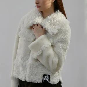 [롯데백화점]에고이스트 소재 믹스 루즈핏 페이크 퍼 무스탕 EQ4MZ060