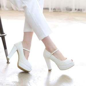 국내제작 레이스 가보시 토오픈 발등 스트랩 통굽힐 웨딩구두