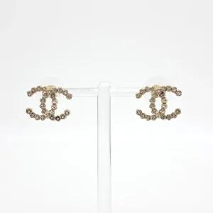 [구구스]중고명품 샤넬 로고 장식 귀걸이 (NO 10259574)