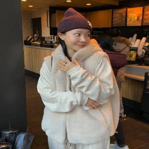 래빗 후드 집업 퍼 베스트 (one color)