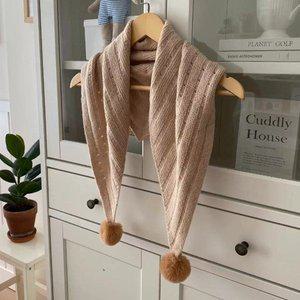 [애슬릿] 밍크 방울 여성 삼각 니트 머플러 목도리