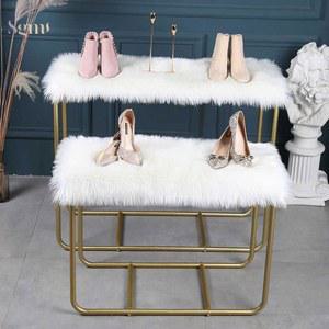 매장 인테리어 선반 인조 털매트 제품 흰색 털장식 봉마켓 털덮개 옷가게 화이트