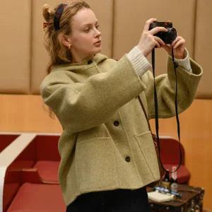 [롯데백화점]피그먼트 [WOOL] 멜로 헤링본 후드 코트