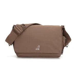 [롯데백화점]캉골 에센셜 플러스 플랩 메신저 2099 브라운 (KRFBMB20990)